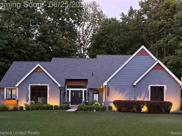 49022 Plum Tree Ct, Plymouth, MI 48170