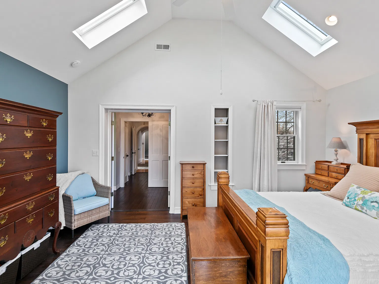 320 E Mulberry St — Photo 4