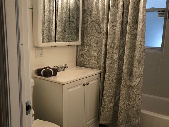 4th image of 2428 W Haddon Ave #1