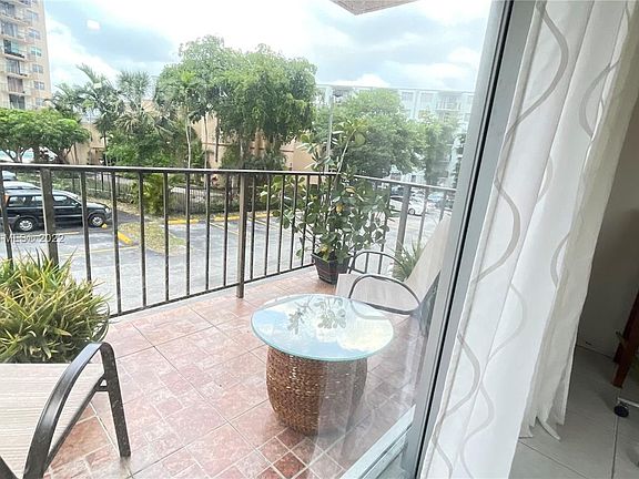 5th image of 1465 NE 123rd St APT 201