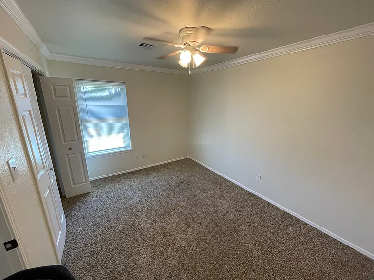 813 E Indianapolis St — Photo 29