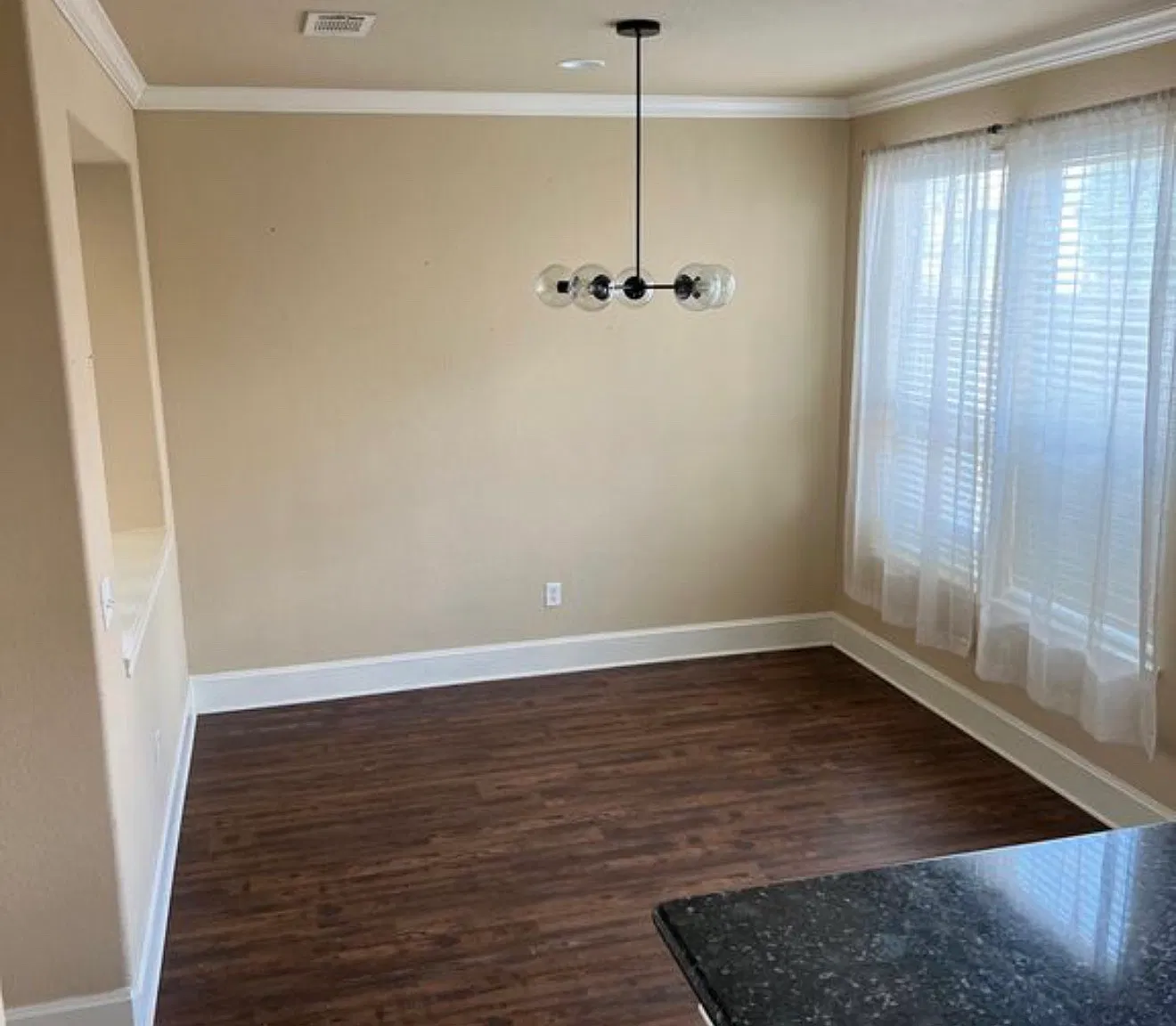 3 bed, 2.5 bath, 1700 sqft, $2,399 — Photo 4