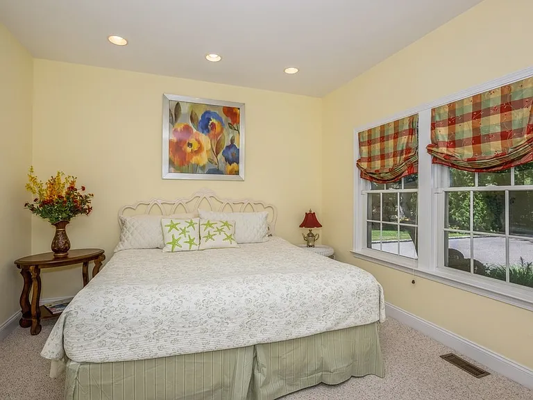 27 Lamb Ave — Photo 17
