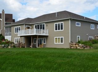 818 Bluebird Pass, Cambridge, WI 53523
