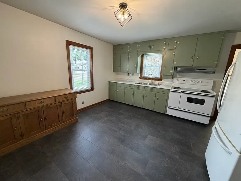 307 N Main St — Photo 7