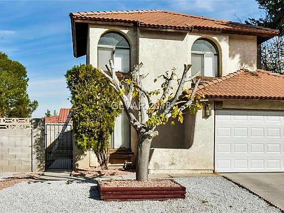 2nd image of 696 Summer Heights Ln