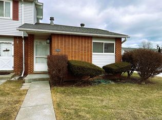 27833 Eastwick Sq, Roseville, MI 48066