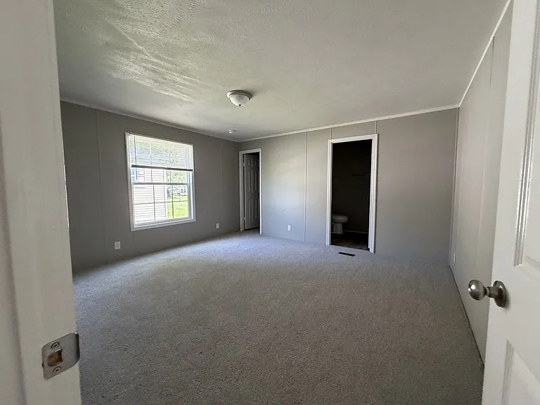 423 Alice Ln — Photo 7