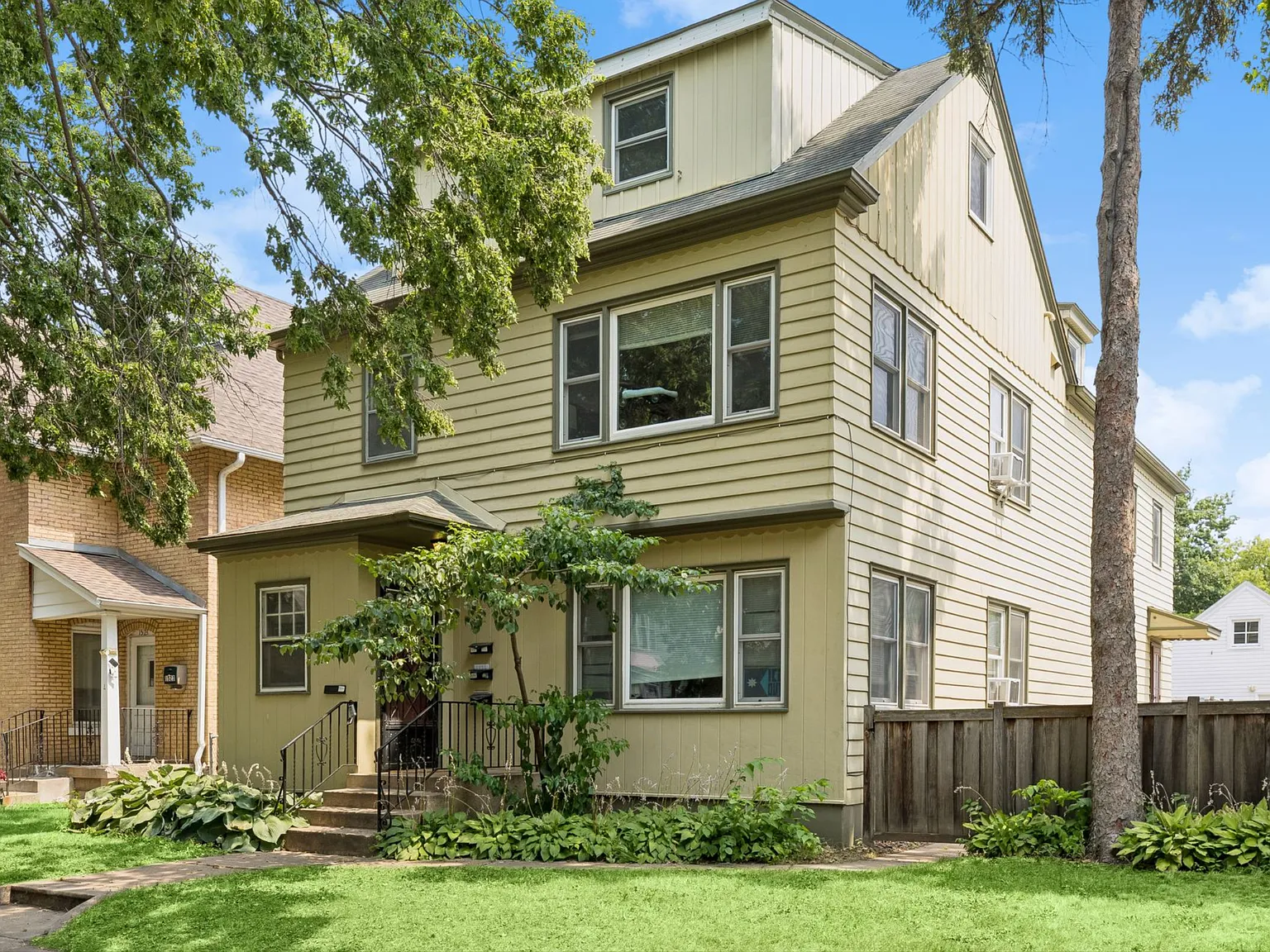 2 bed, 1300 sqft, $1,800 — Photo 3