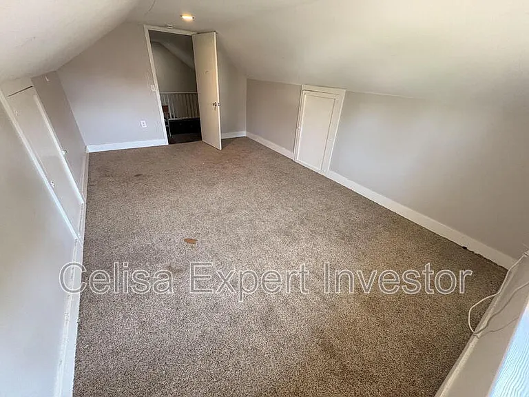 654 Florence Ave — Photo 8
