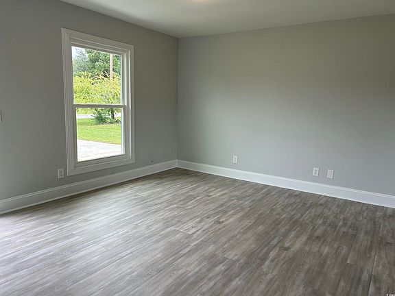 2nd image of 468 Lynwood Dr.
