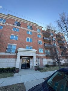 5924 N Lincoln Ave APT 302, Chicago, IL, 60659