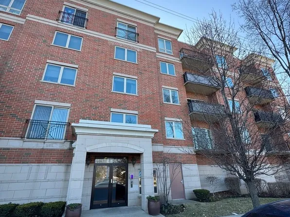 5924 N Lincoln Ave APT 302, Chicago, IL 60659