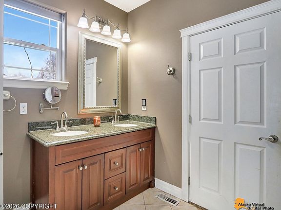 4th image of 440 E Sage Rd