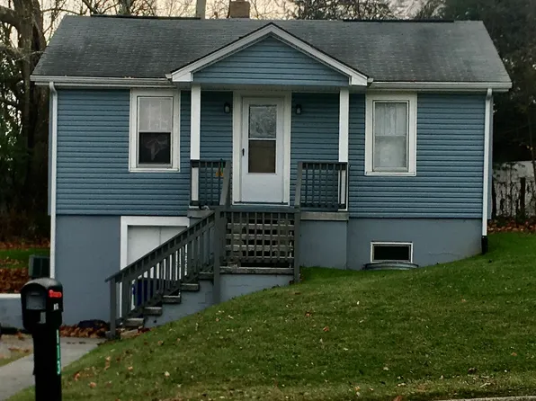 813 Patrick Henry Dr, Blacksburg, VA 24060