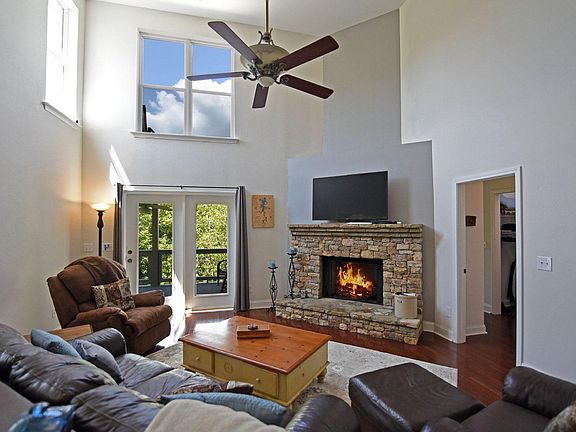 2nd image of 286 Brookhaven Dr