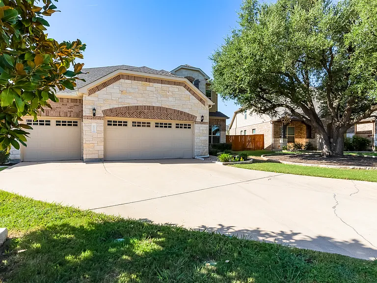 16009 Jeffs Ln — Photo 2