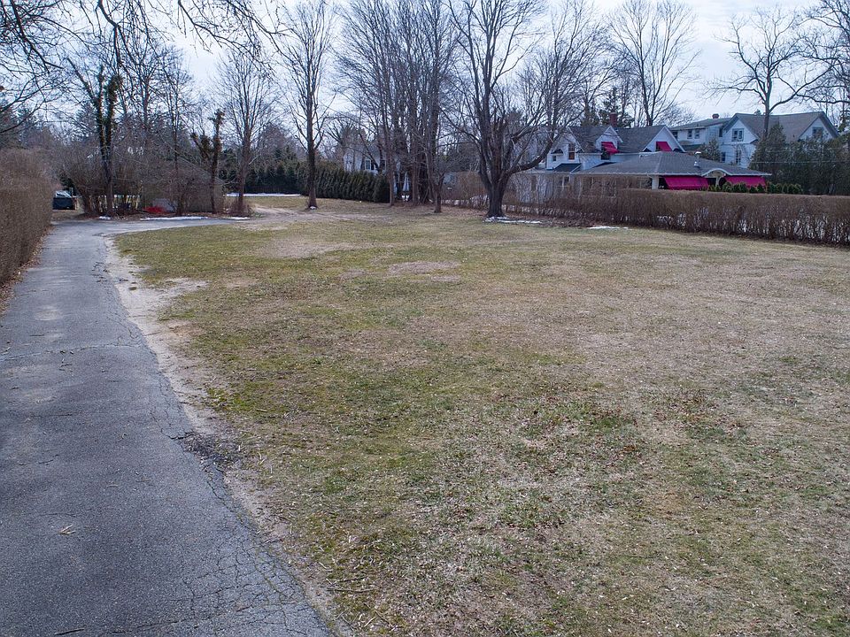 2nd image of 220 Hampton Rd