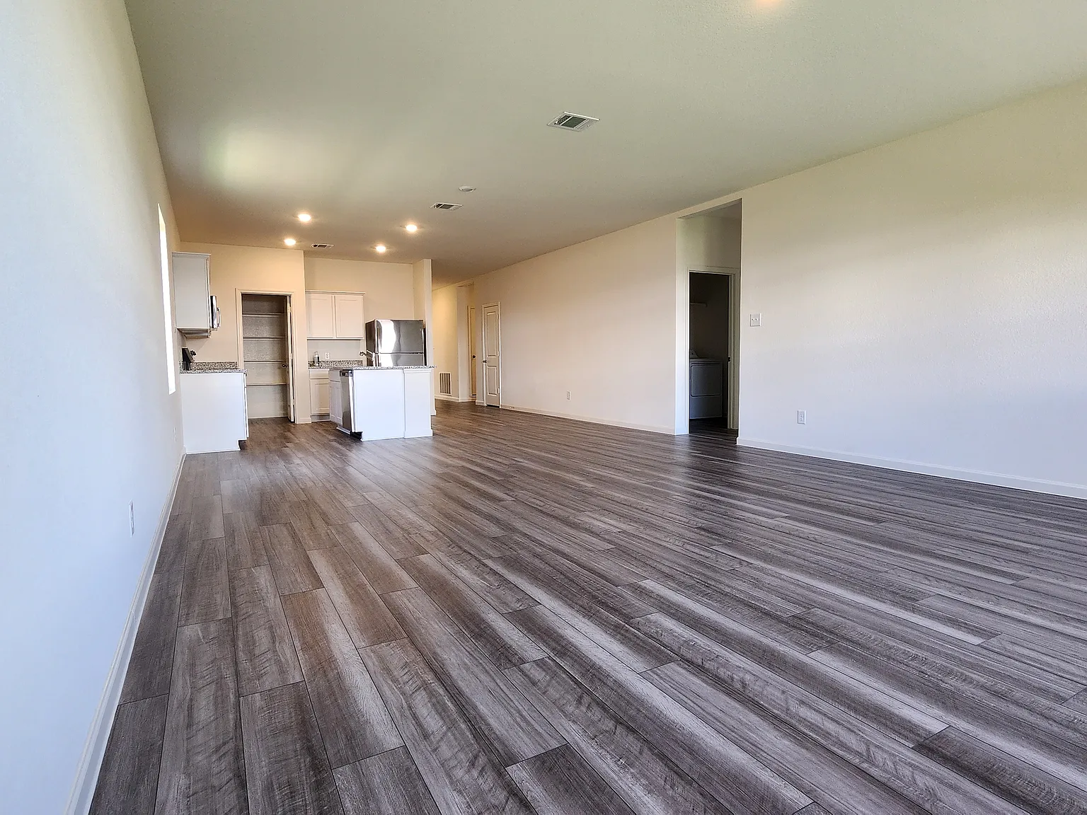 5 bed, 2223 sqft, $2,650 — Photo 3