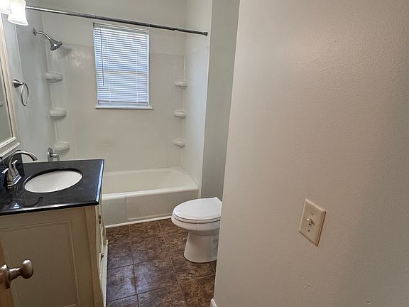 5th image of 1032 Dennis St #2