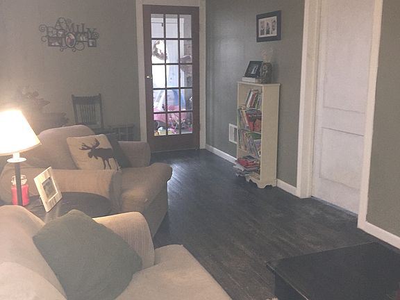 Living rm, front entrance