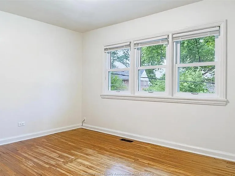 2163 College Ave — Photo 12