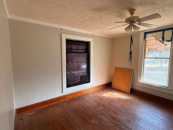 5th image of 311 Gaston St