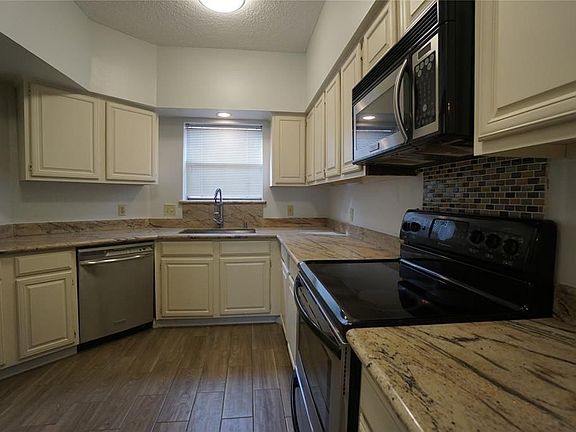 2nd image of 5919 Woodway Place Ct