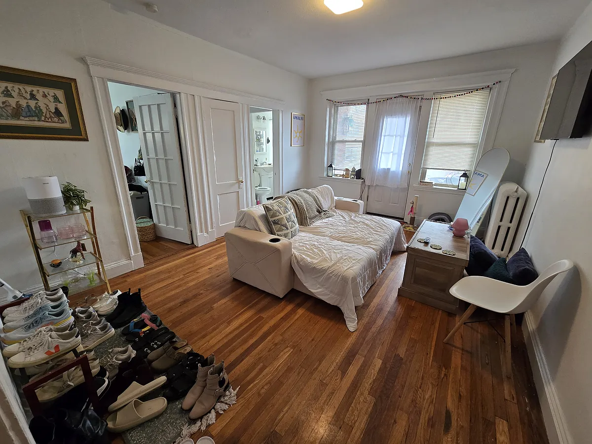 Building Photo - 264 Kelton St #4