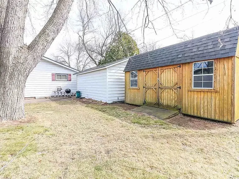 Storage shed with electricity