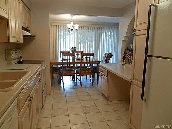 2nd image of 2 Cambridge Sq APT A