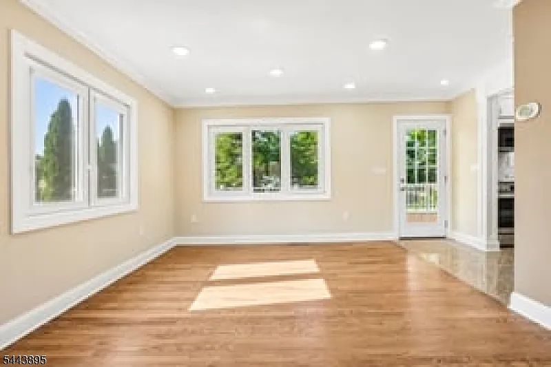 4 bed, 3.0 bath, $5,400 — Photo 4
