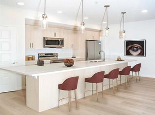 345 Edith Pl NW #111, Calgary, AB T3R 2C9