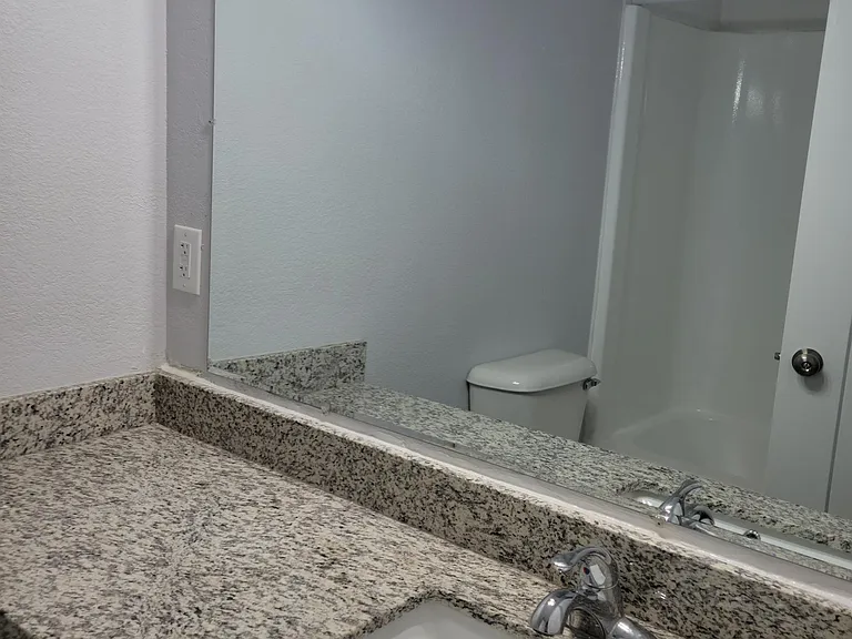 205 Oskaloosa St #207 — Photo 9