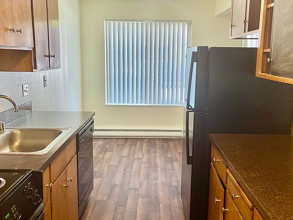 3rd image of 6113 Roosevelt Way NE APT 102