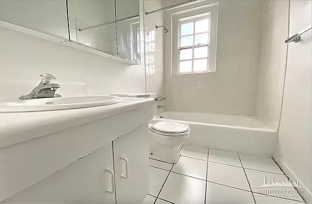 Rented by Manhattan Realty Group | media 11