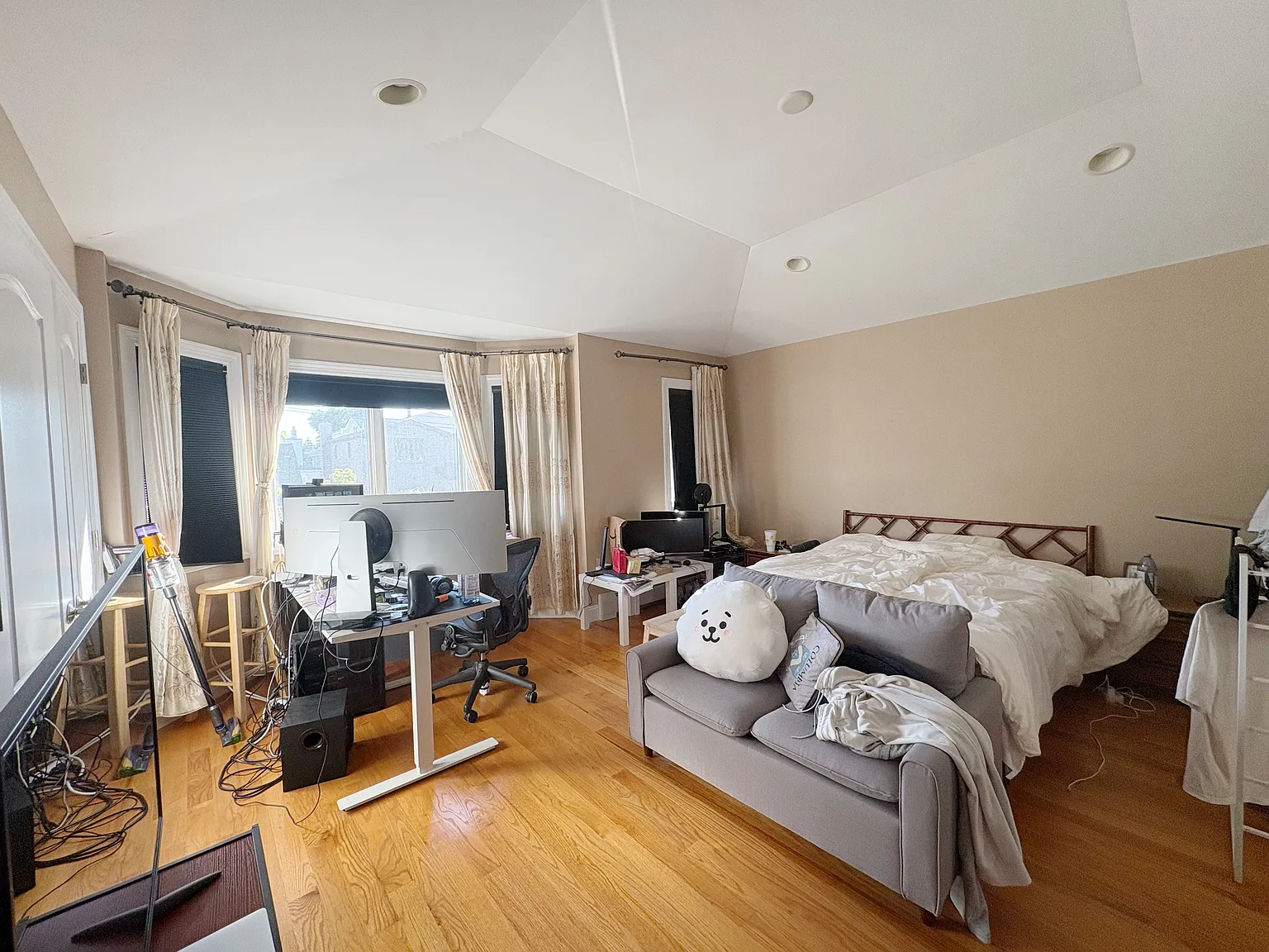 3 bed, 2046 sqft, $5,400 — Photo 3