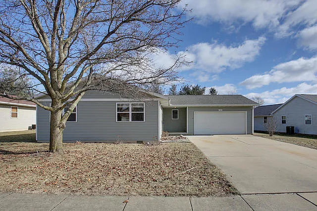 1202 Center St photo 1