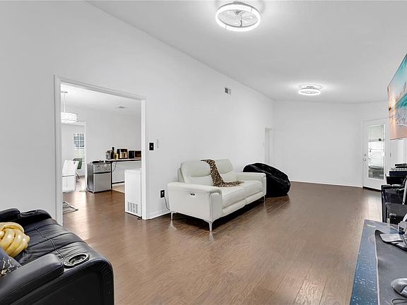 5th image of 5054 Arrapahoe St