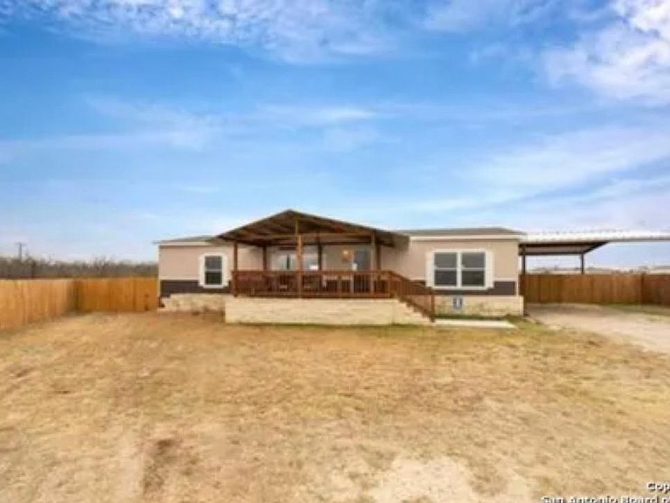 2nd image of 70 Gallinas Creek Rd