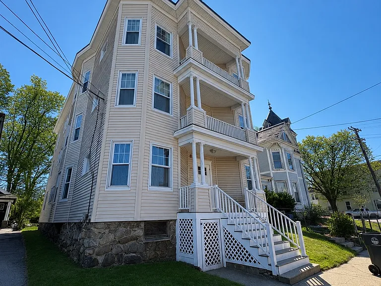 87 Webster St #4 — Photo 1