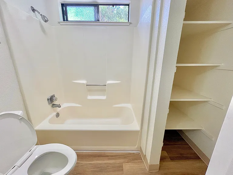 641 G St #D — Photo 9
