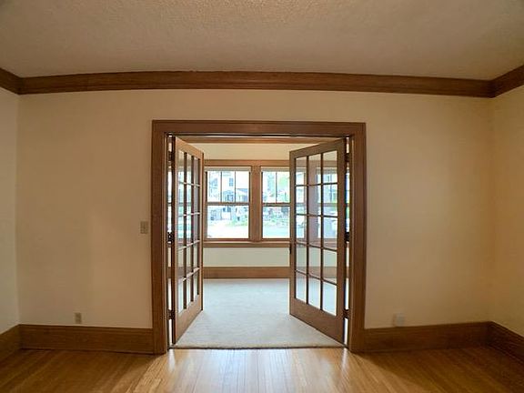 3rd image of 896 Ashland Ave #A