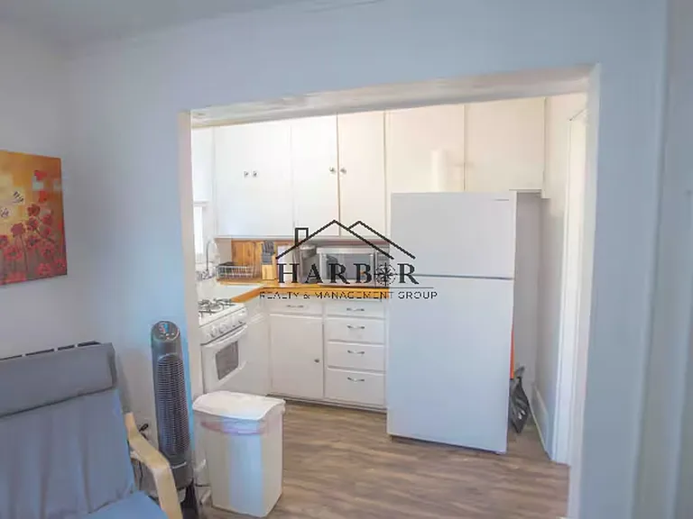 212 7th St NW #3 — Photo 3
