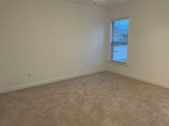 5th image of 307 Sophie Dr