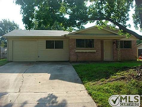 2nd image of 507 Oakwood Dr