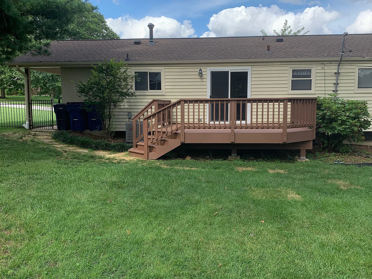 3 bed, 1.5 bath, 1282 sqft, $2,100 — Photo 2