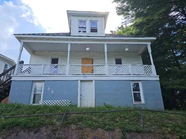 208 Anderson St, Galax, VA 24333