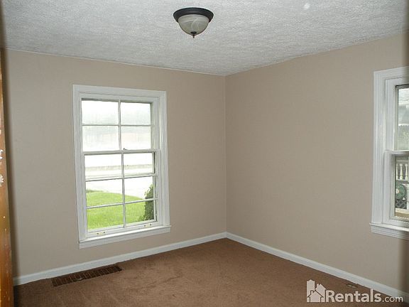 4th image of 10513 Penfield Ave