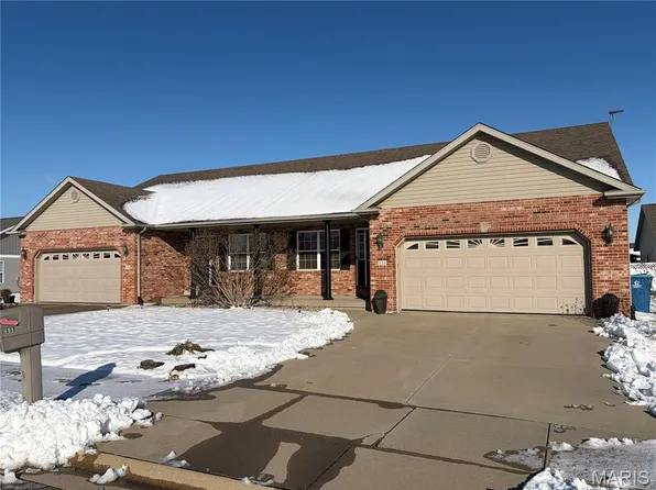 55 Bridgewater Ln Unit B, Highland, IL 62249